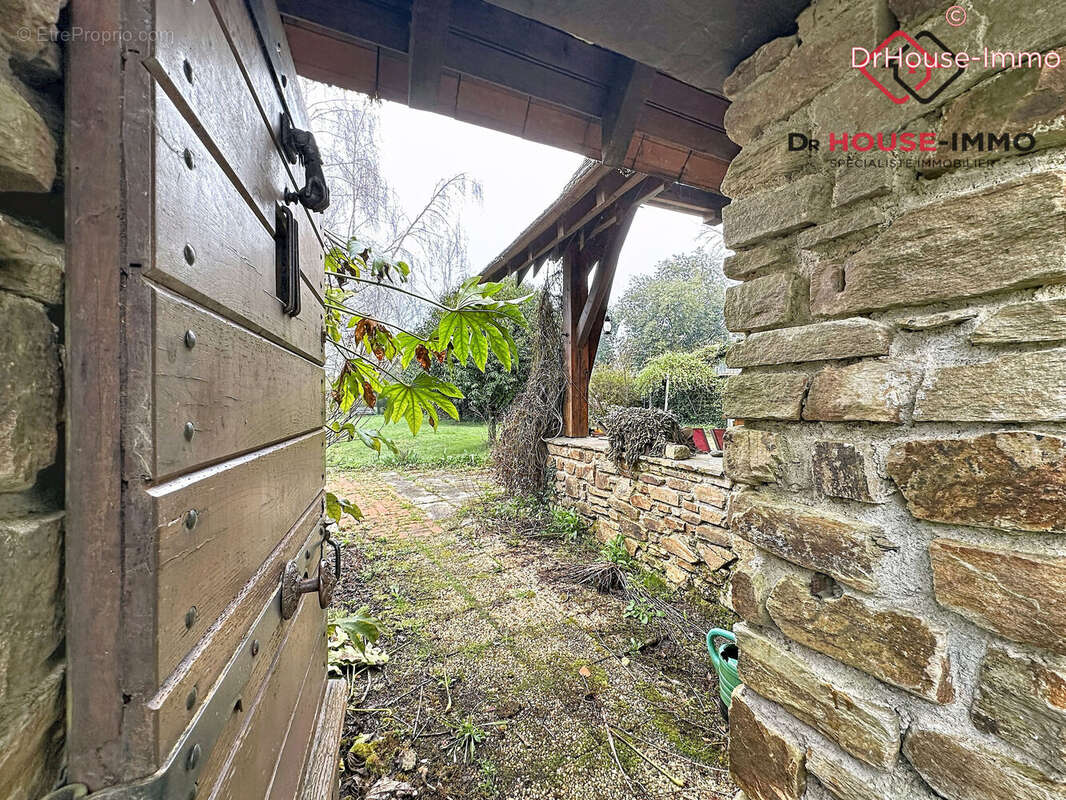 Maison à SAINT-SAUD-LACOUSSIERE