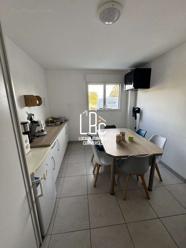 Commerce à LES TOUCHES