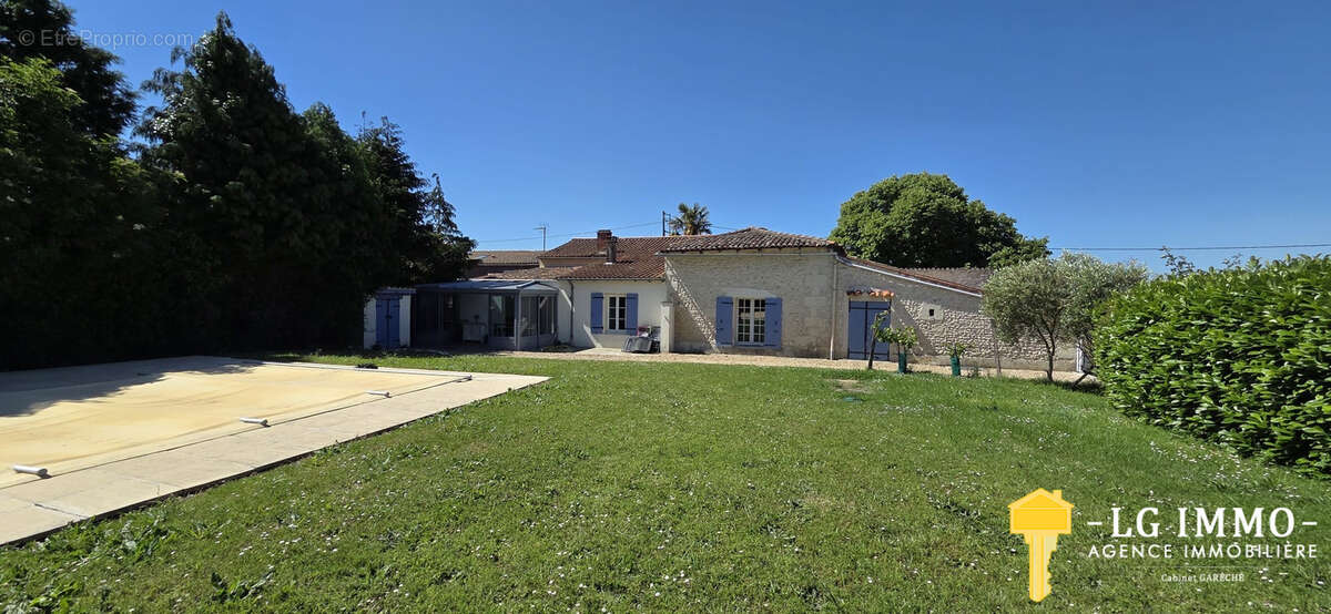 Maison à CHENAC-SAINT-SEURIN-D'UZET