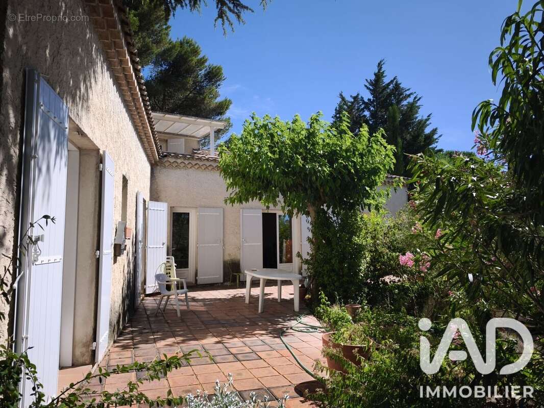 Maison 151 m² à Villeneuve-Les-Avignon  - photo 5