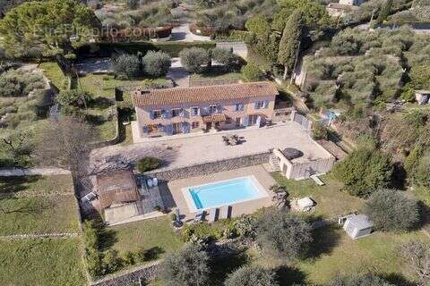 Maison 200 m² à Grasse  - photo 2