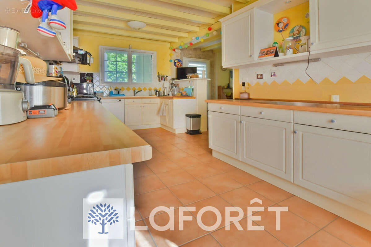 Maison à SAINT-GENIS-DE-SAINTONGE