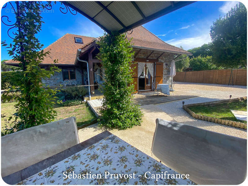 Maison à SAINT-PARDOUX-LA-RIVIERE