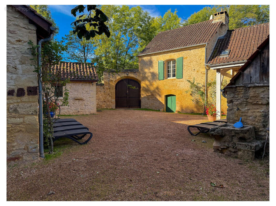 Maison à SAINT-AMAND-DE-COLY