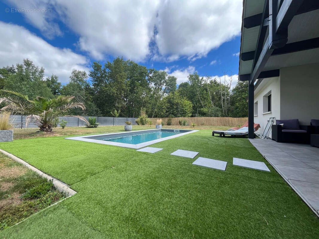 Maison à SAINT-JEAN-D'ILLAC