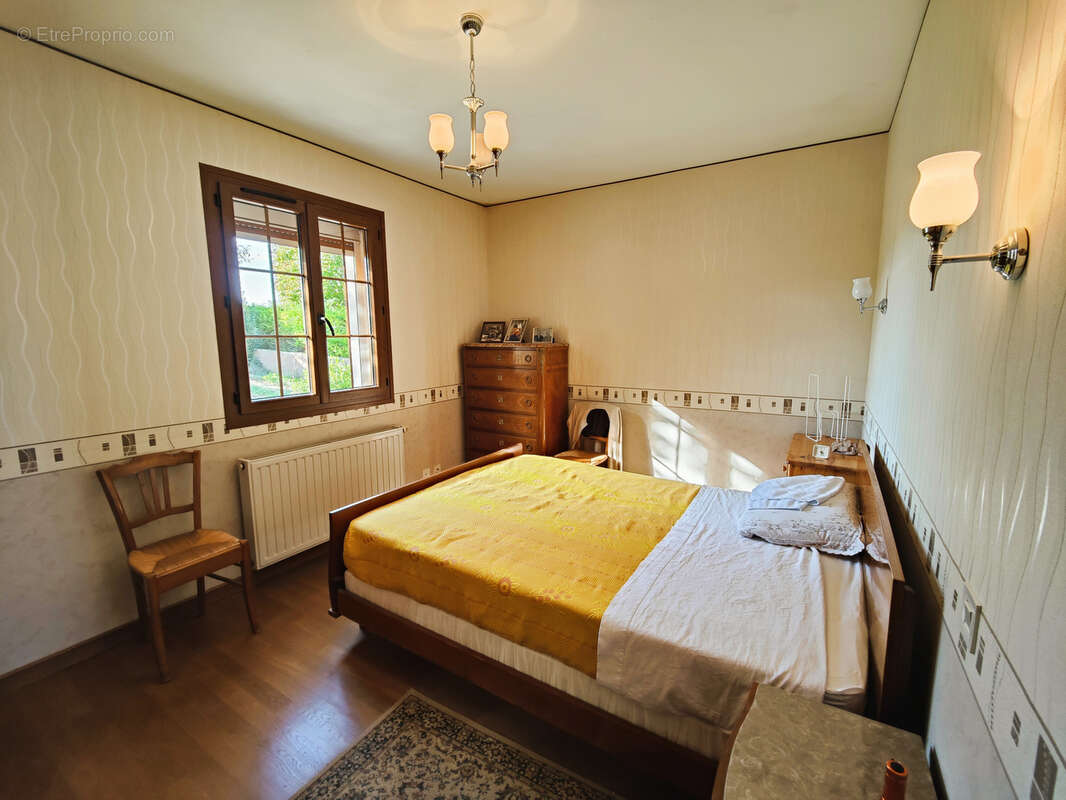 Maison à LAROCHE-SAINT-CYDROINE