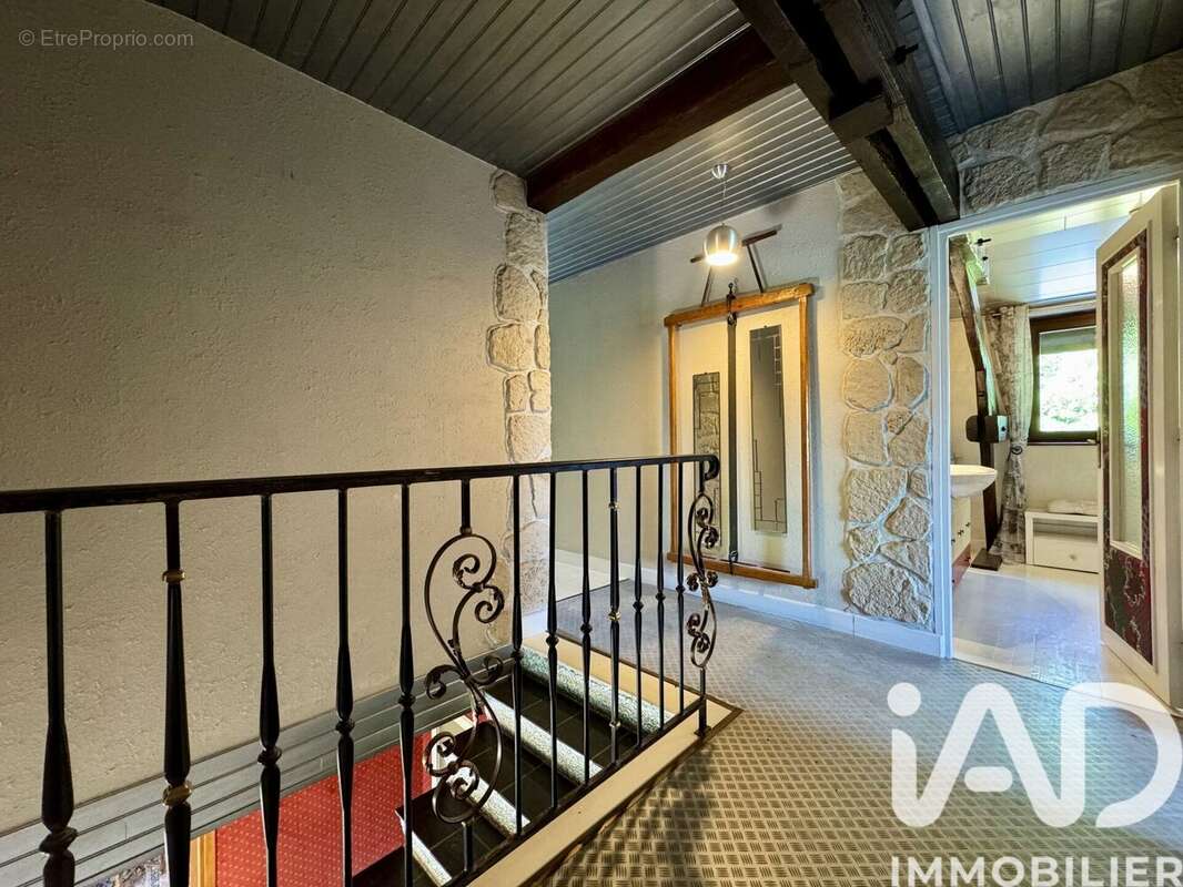 Maison 244 m² à Apremont  - photo 8