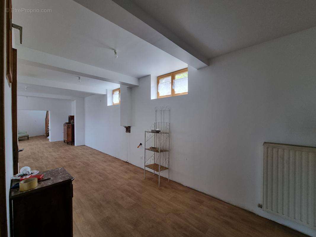 Maison à NAMPCELLES-LA-COUR