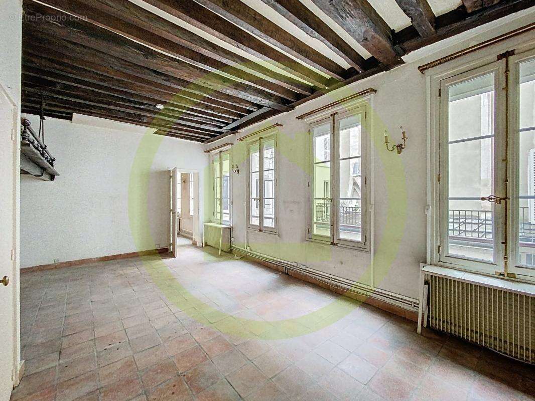 Appartement à PARIS-3E