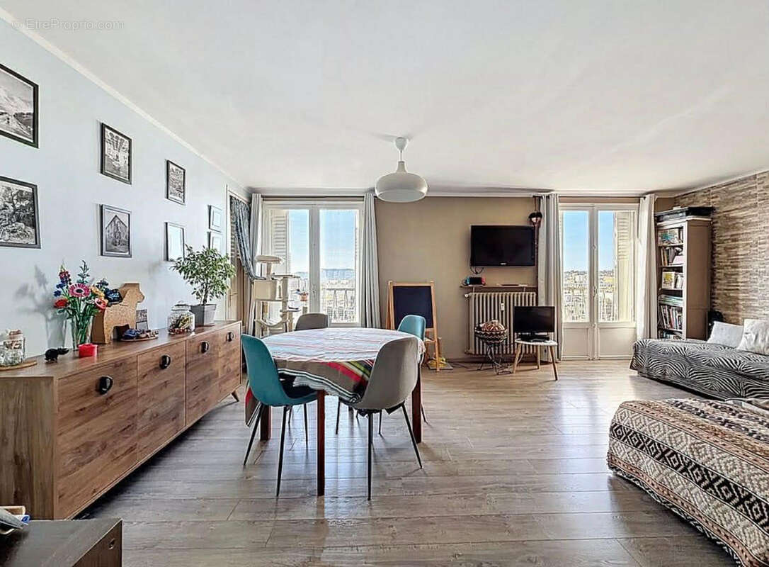 Appartement à MARSEILLE-5E