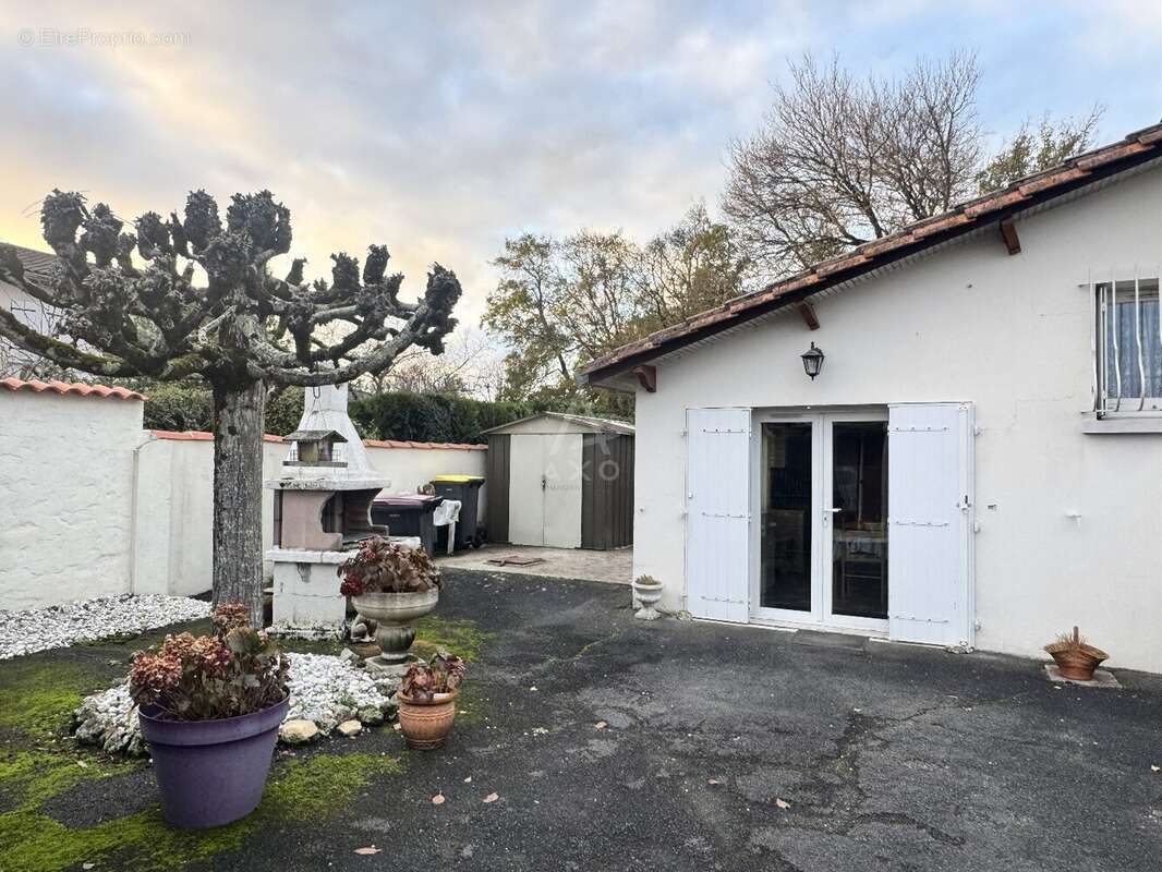 Maison à SAINT-YRIEIX-SUR-CHARENTE