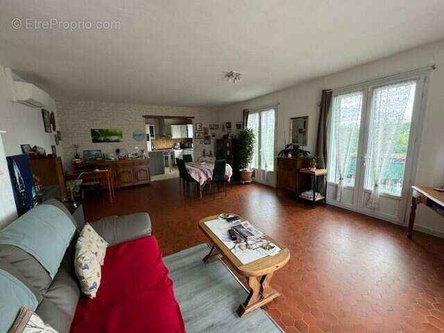Maison 96 m² à Chaniers  - photo 5