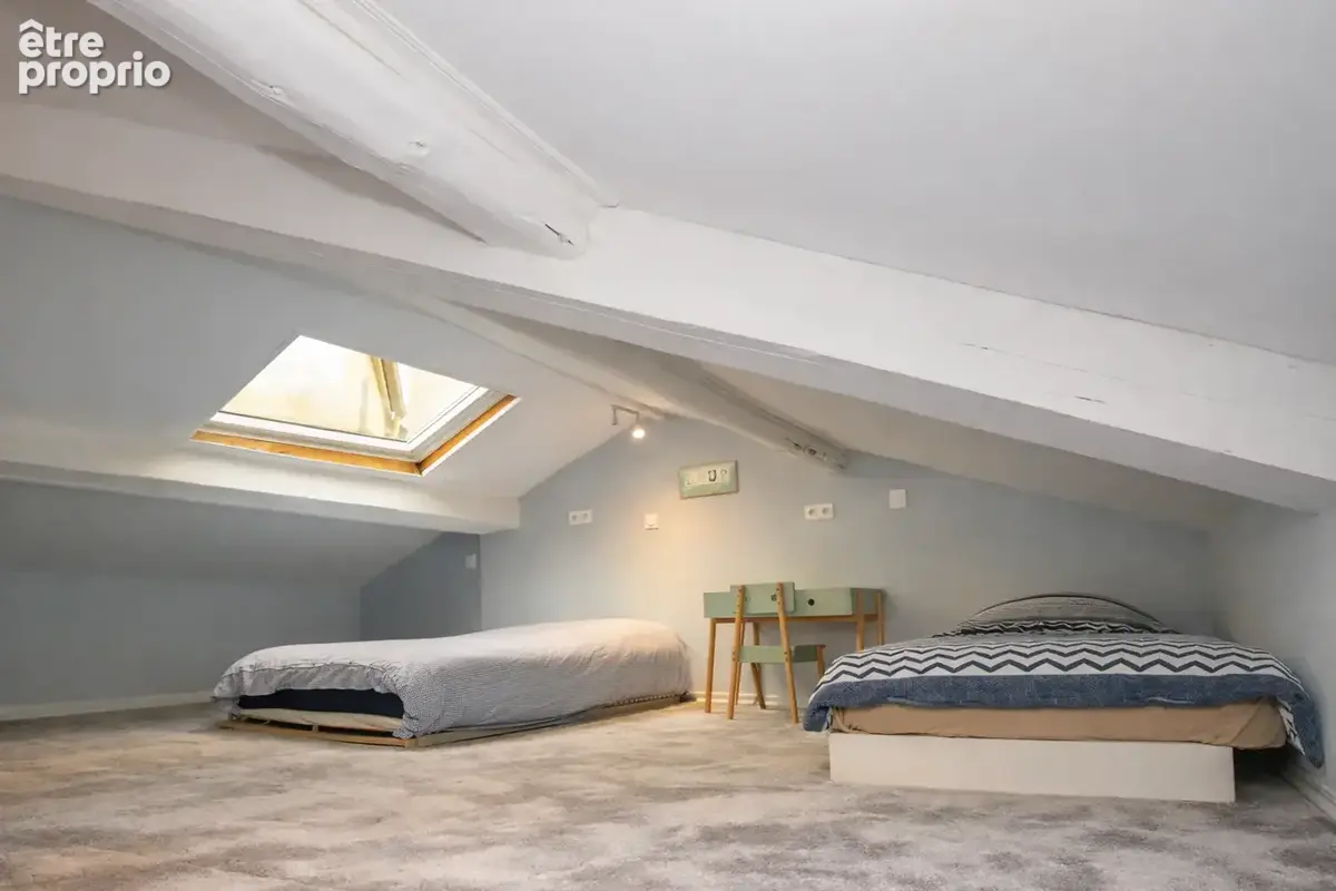 Écusson - Maison de caractère de 117 m2 + dépendance de 30 m2 - photo 5