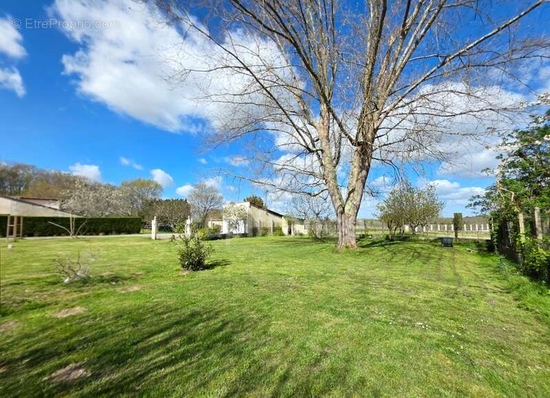 Maison à VILLEGOUGE