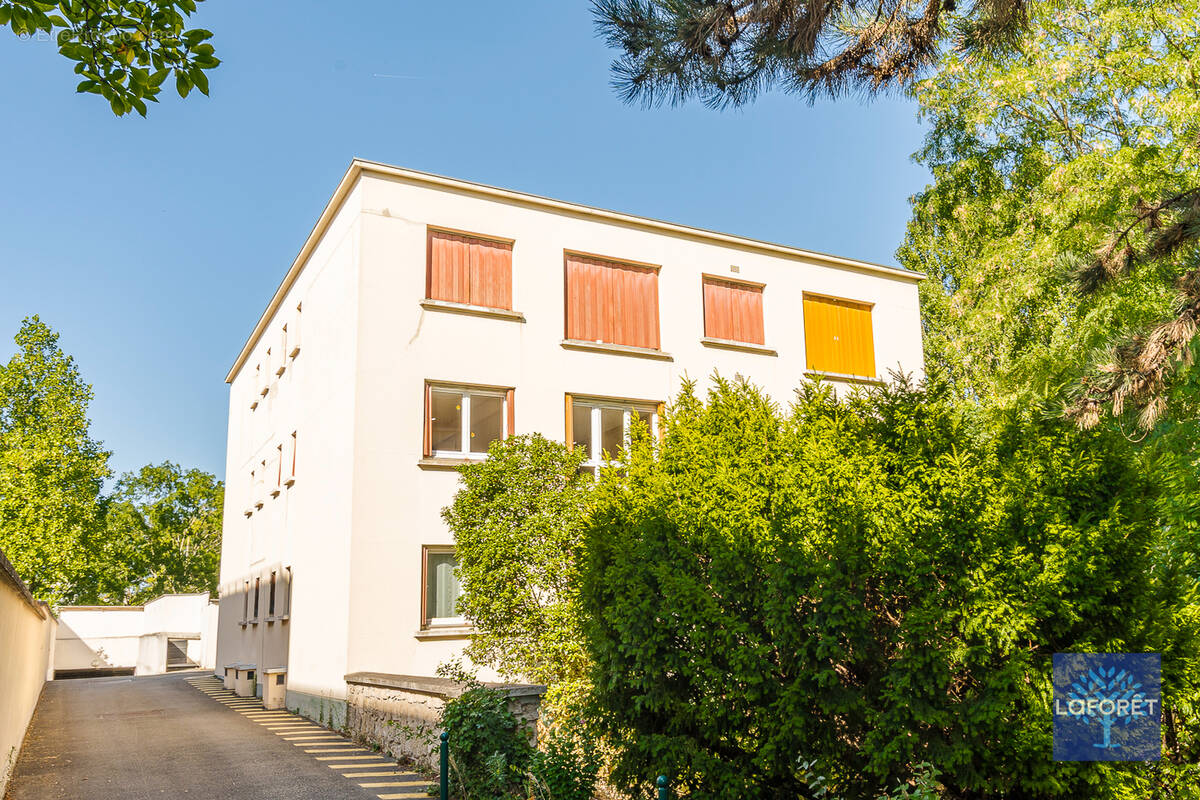 Appartement à LES PAVILLONS-SOUS-BOIS