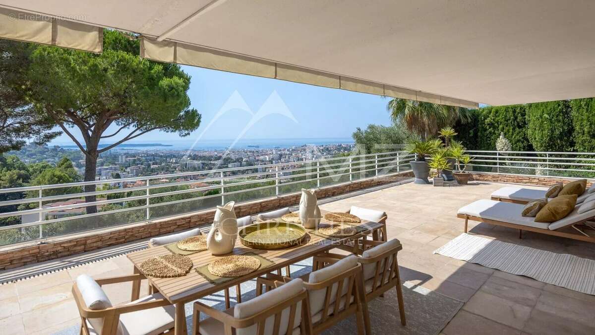 Appartement à LE CANNET
