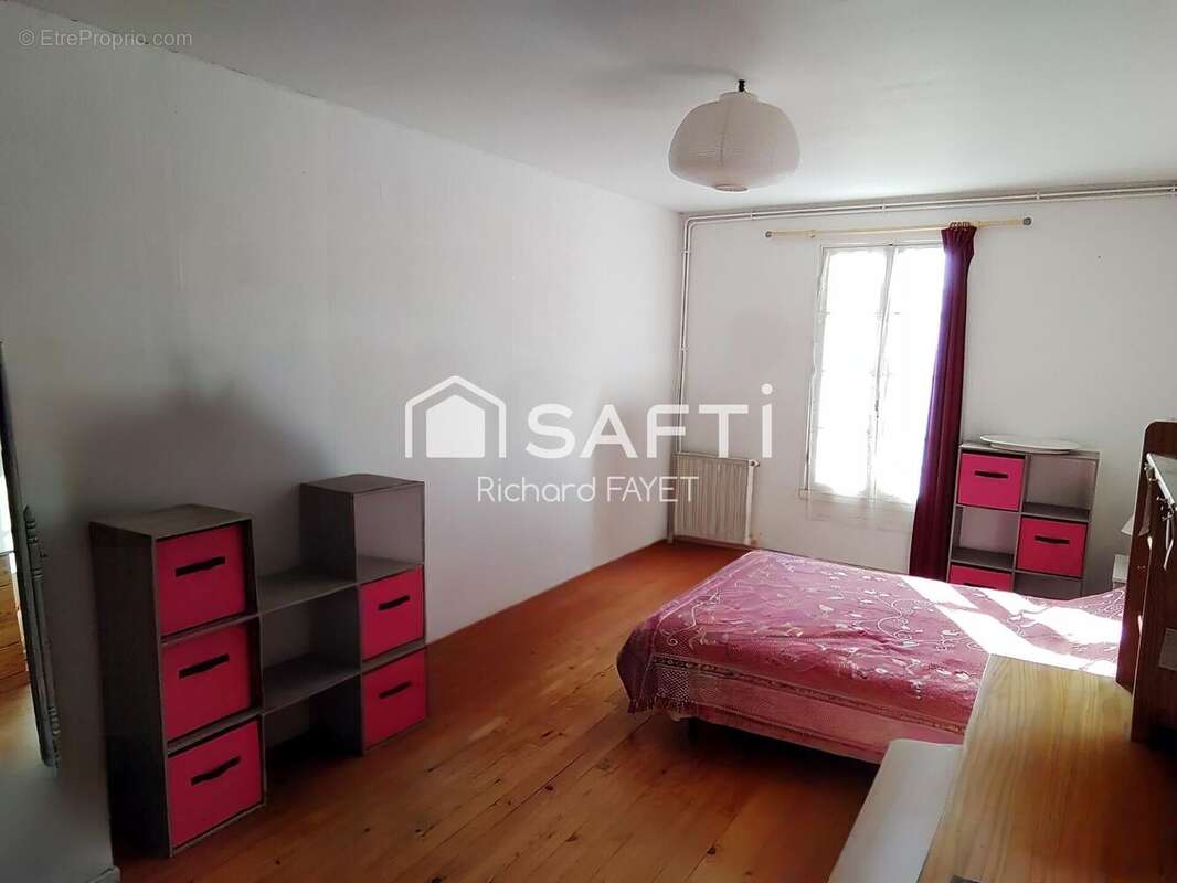 Maison 195 m² à Sainte-Ramee  - photo 5