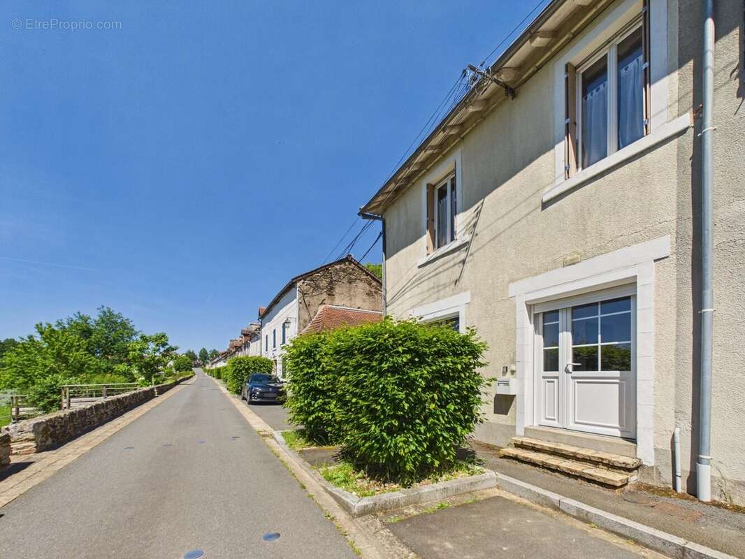 Maison à JUMILHAC-LE-GRAND