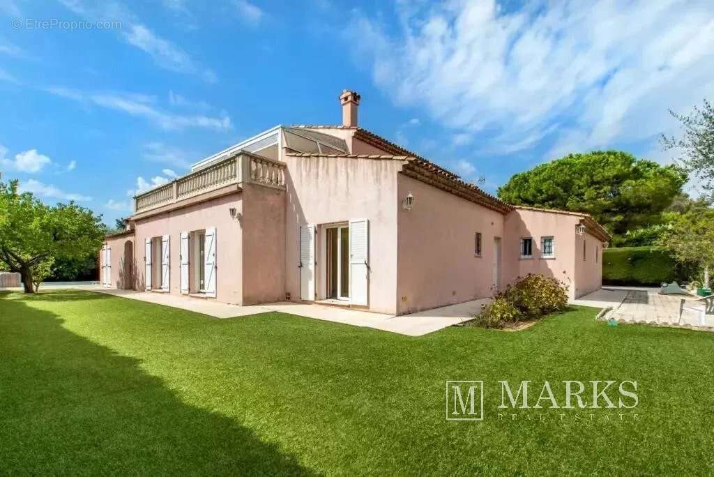 Villa de style néo provençal avec terrain plat et piscine - photo 7