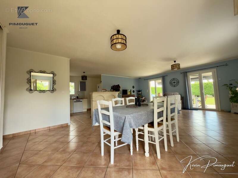 Maison à MOULIETS-ET-VILLEMARTIN