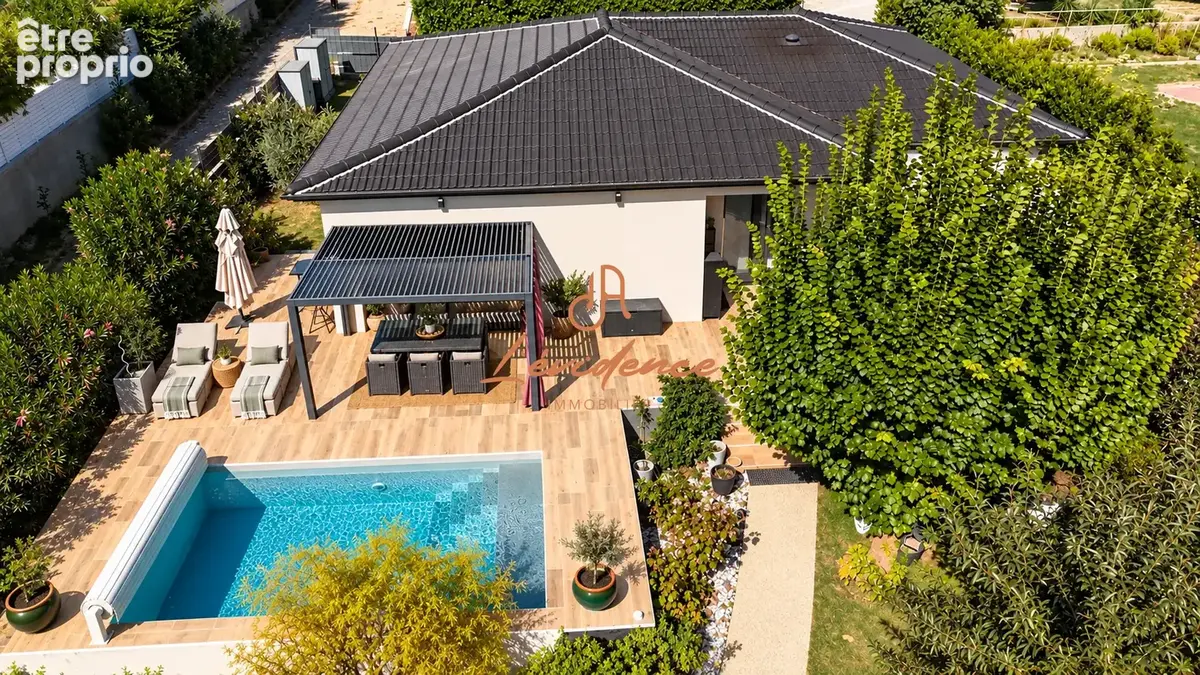 Une maison contemporaine dans le village de Montboucher - photo 1