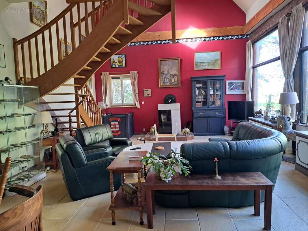 Maison à LA ROCHE-DERRIEN