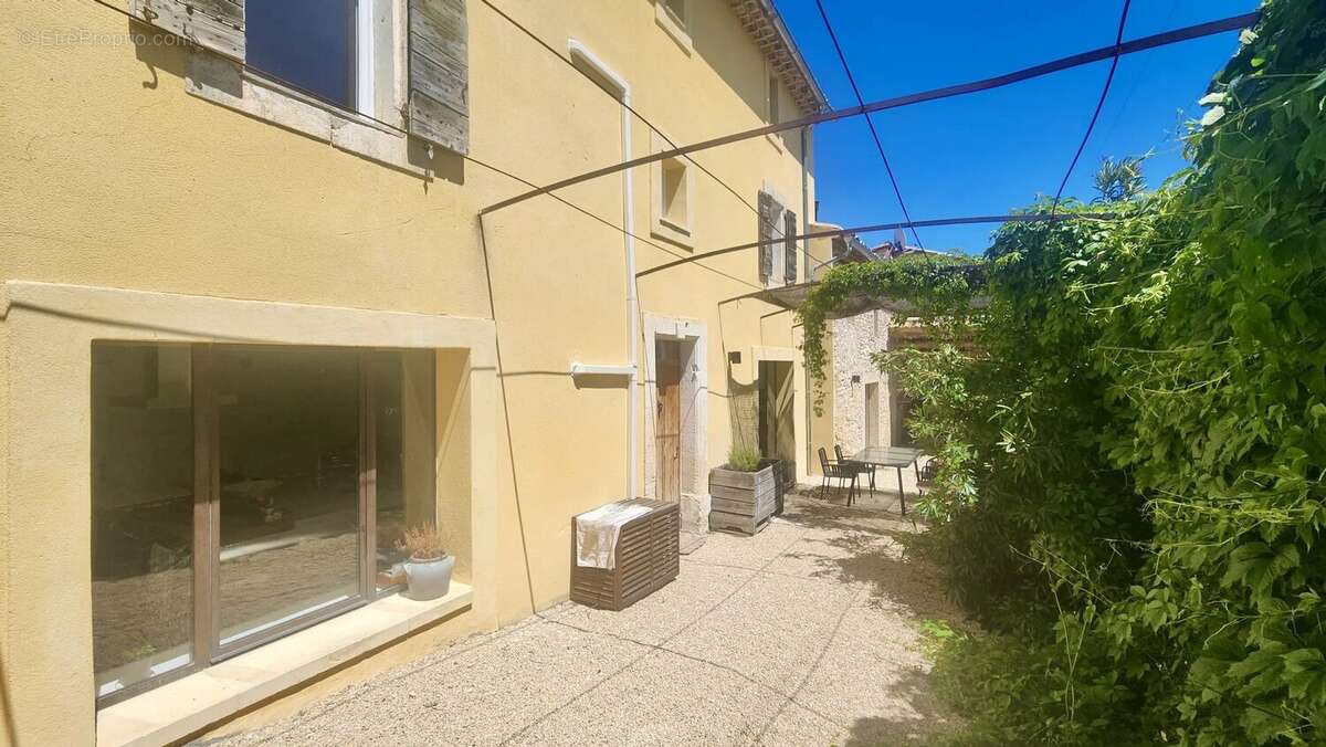 Maison à SAINT-SATURNIN-LES-APT