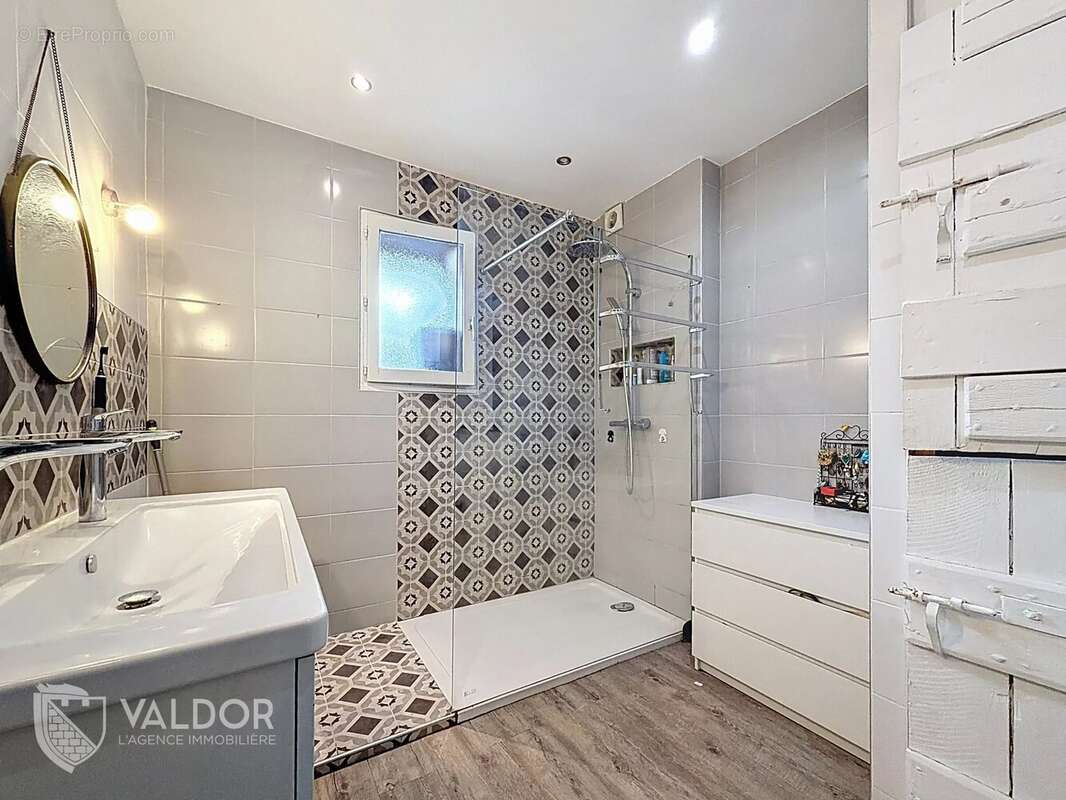 Maison à MOGNENEINS