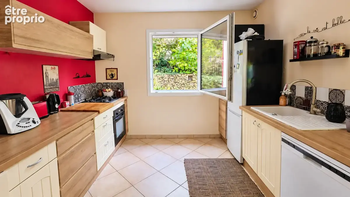 LAURIS : Maison T6 de 121 m2 avec piscine, garage et jardin arboré - photo 7