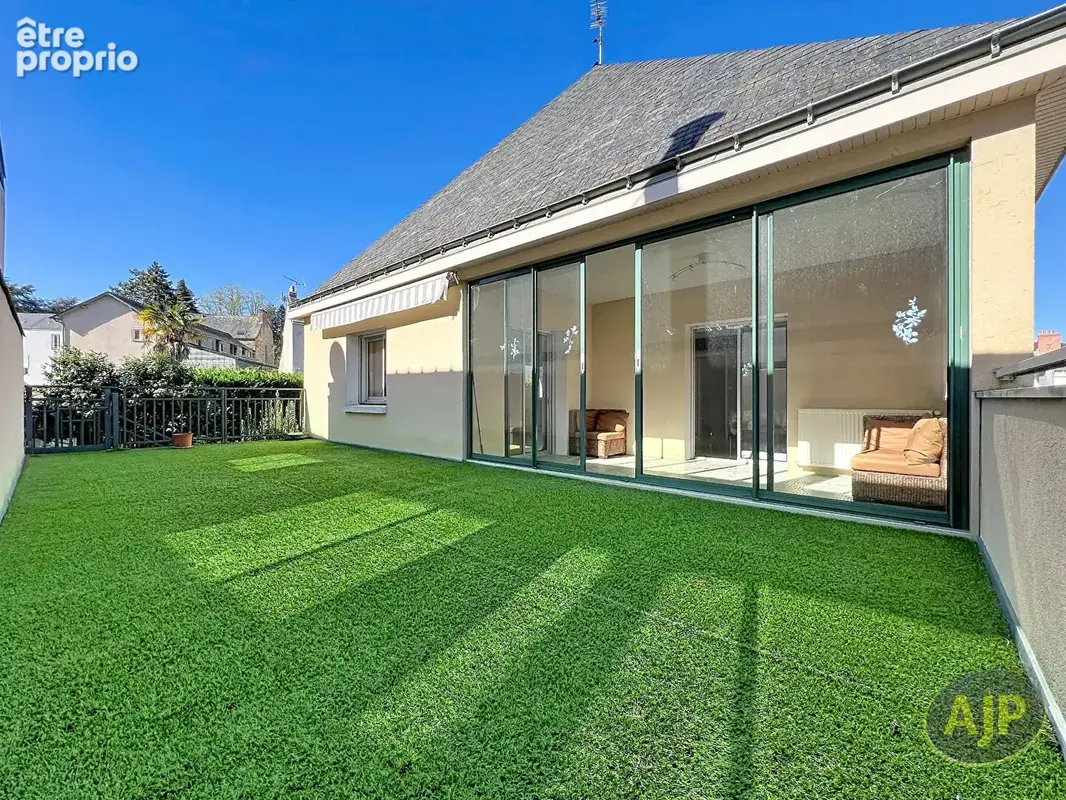 Maison 8 pièces 230 m² à vendre à Segre (49500) - photo 2