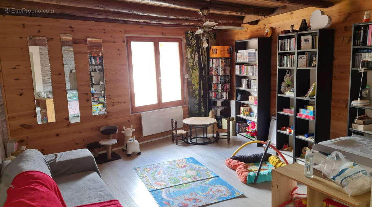 Maison à VIC-SUR-SEILLE