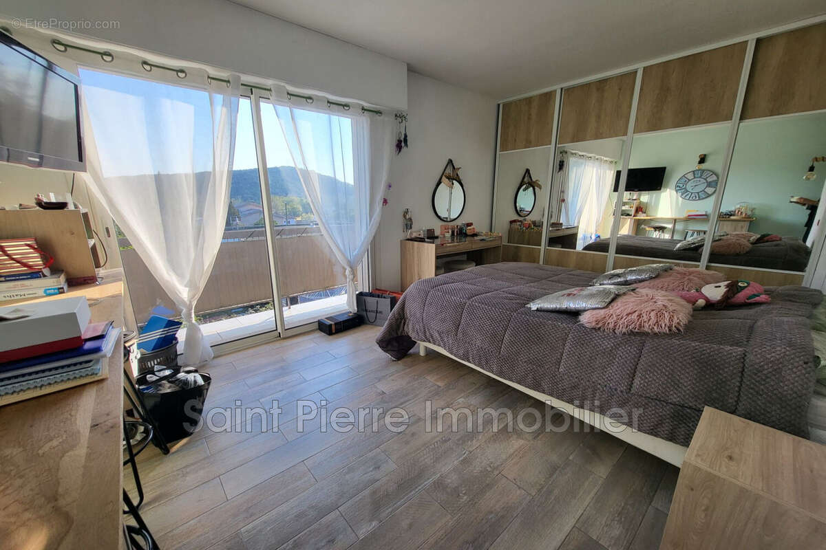 Appartement à LA COLLE-SUR-LOUP