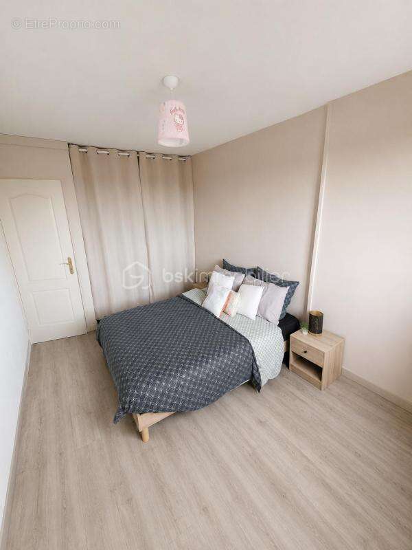 T4 de 78 m² avec ascenseur, balcon, cave et vue panoramique sur les Pyrénées - photo 9