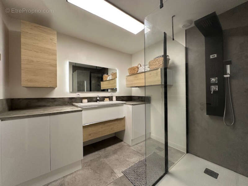 La Roche-sur-Yon, maison avec garage et jardin clos, trois chambres - photo 9