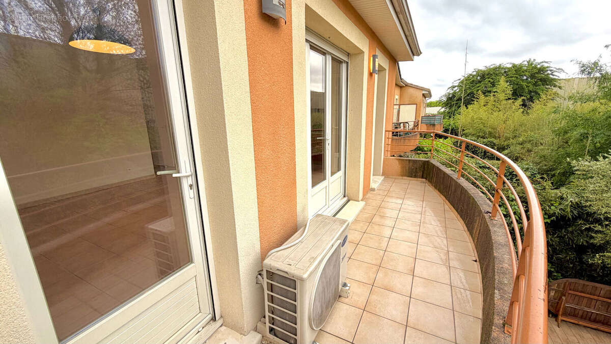 Appartement à ENTRAIGUES-SUR-LA-SORGUE