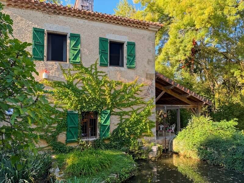 Maison à VIC-FEZENSAC