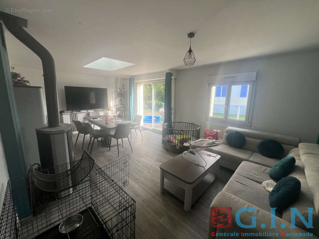 Maison 5 pièces de 88m2 sur terrain de 585m2 - photo 2