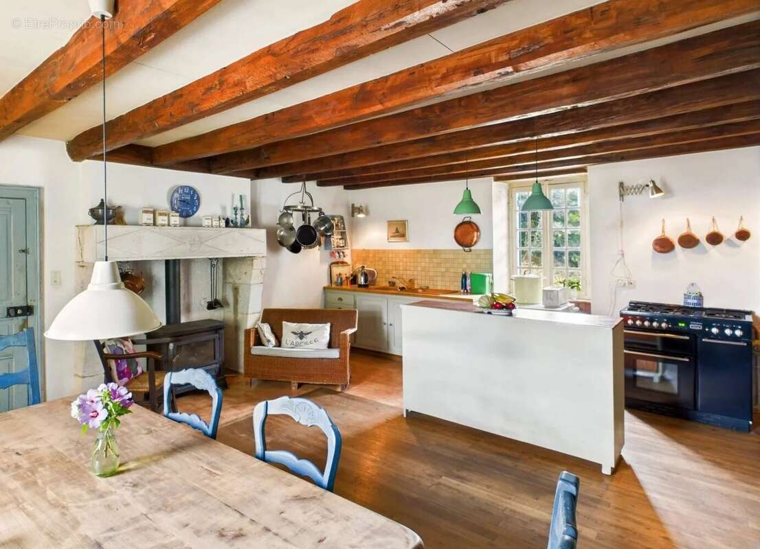 Maison à MONTIGNAC-LE-COQ