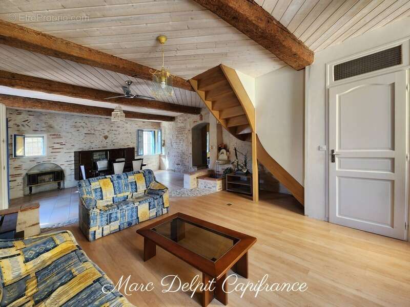 Maison de village 253 m² (169 m² habitables)+ garage + terrasse et mezzanine – Elne Centre historique – Idéal investisseur ou fa - photo 2