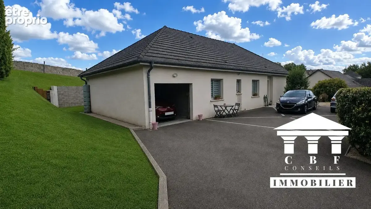 gazon transformé avec l'IA - Maison à TORCY