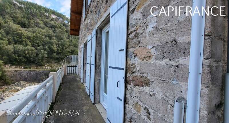 Maison à SAINT-SAUVEUR-DE-MONTAGUT