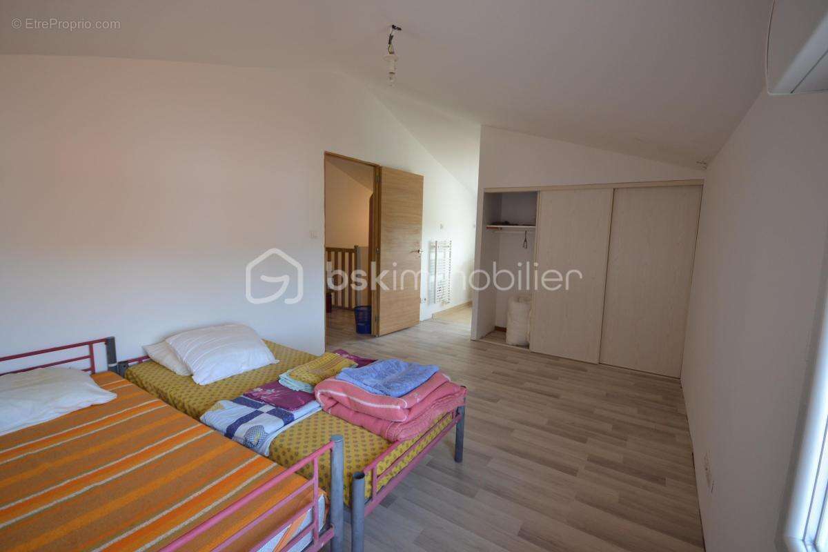 Villa de 255m², 3 chambres, garage, atelier, sur 2254m² de terrain - photo 20