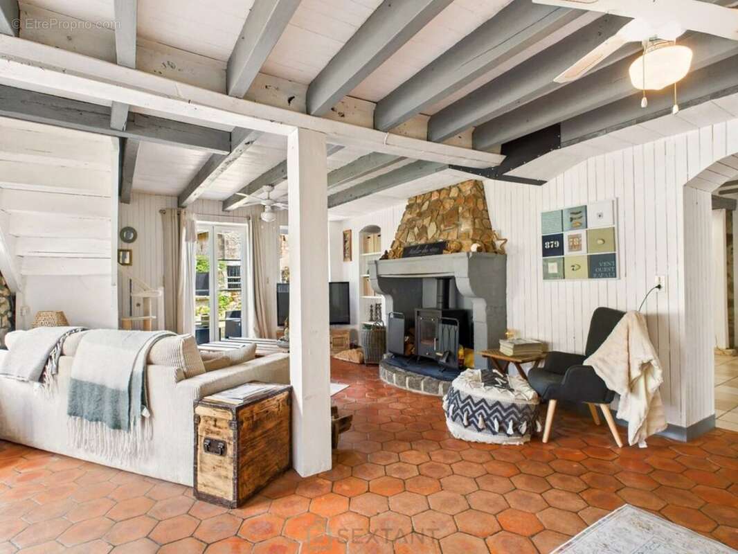 Maison à PIEGUT-PLUVIERS