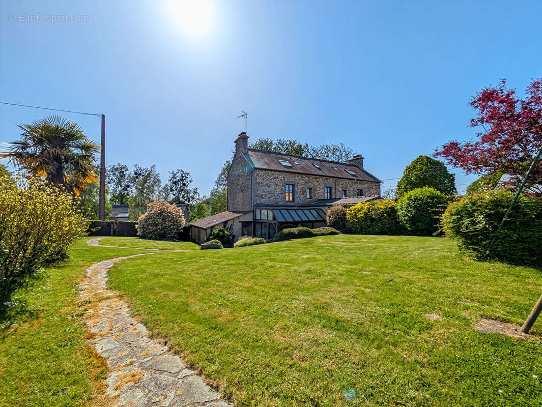 Maison à BAGUER-MORVAN
