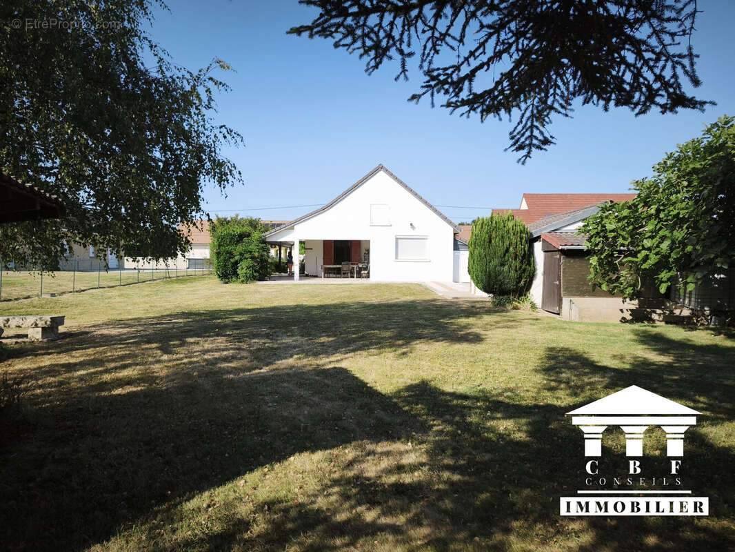 Maison 131 m² à L'abergement-Sainte-Colombe  - photo 3