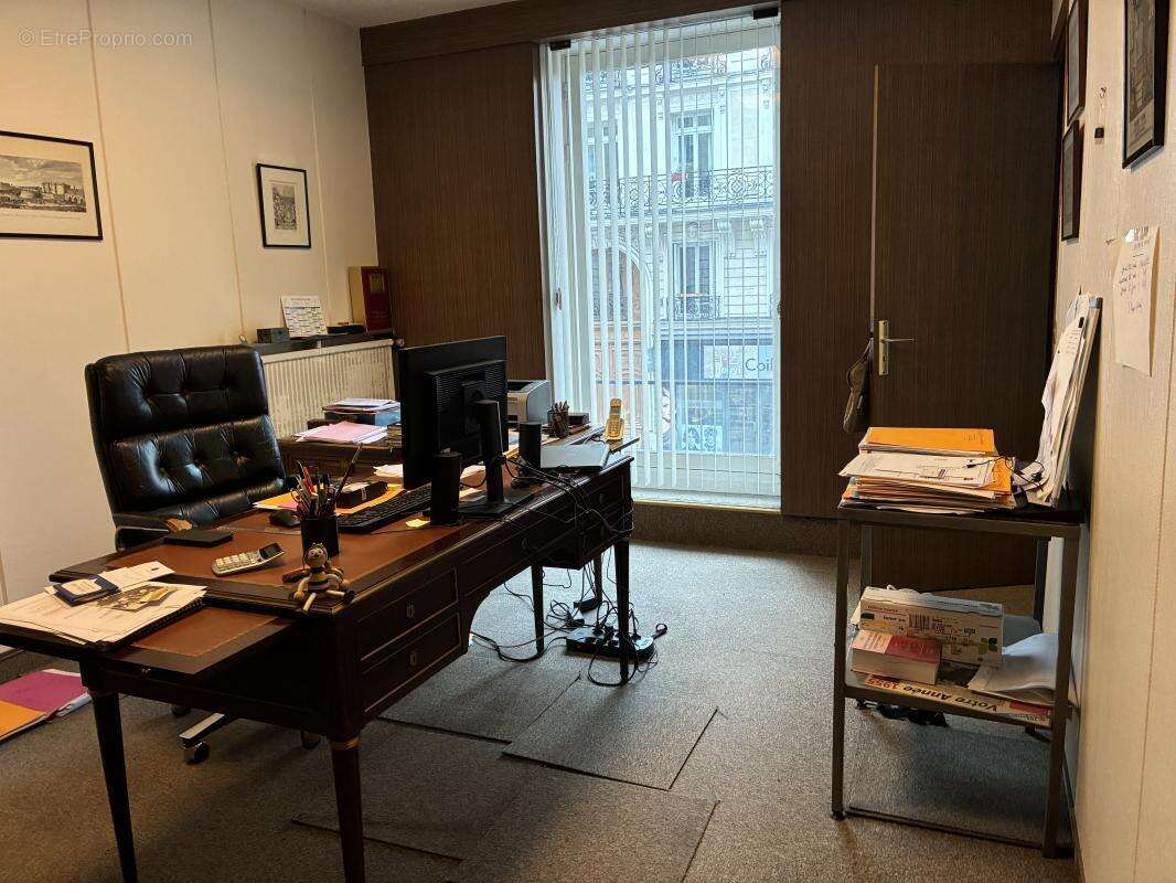 Commerce à PARIS-9E