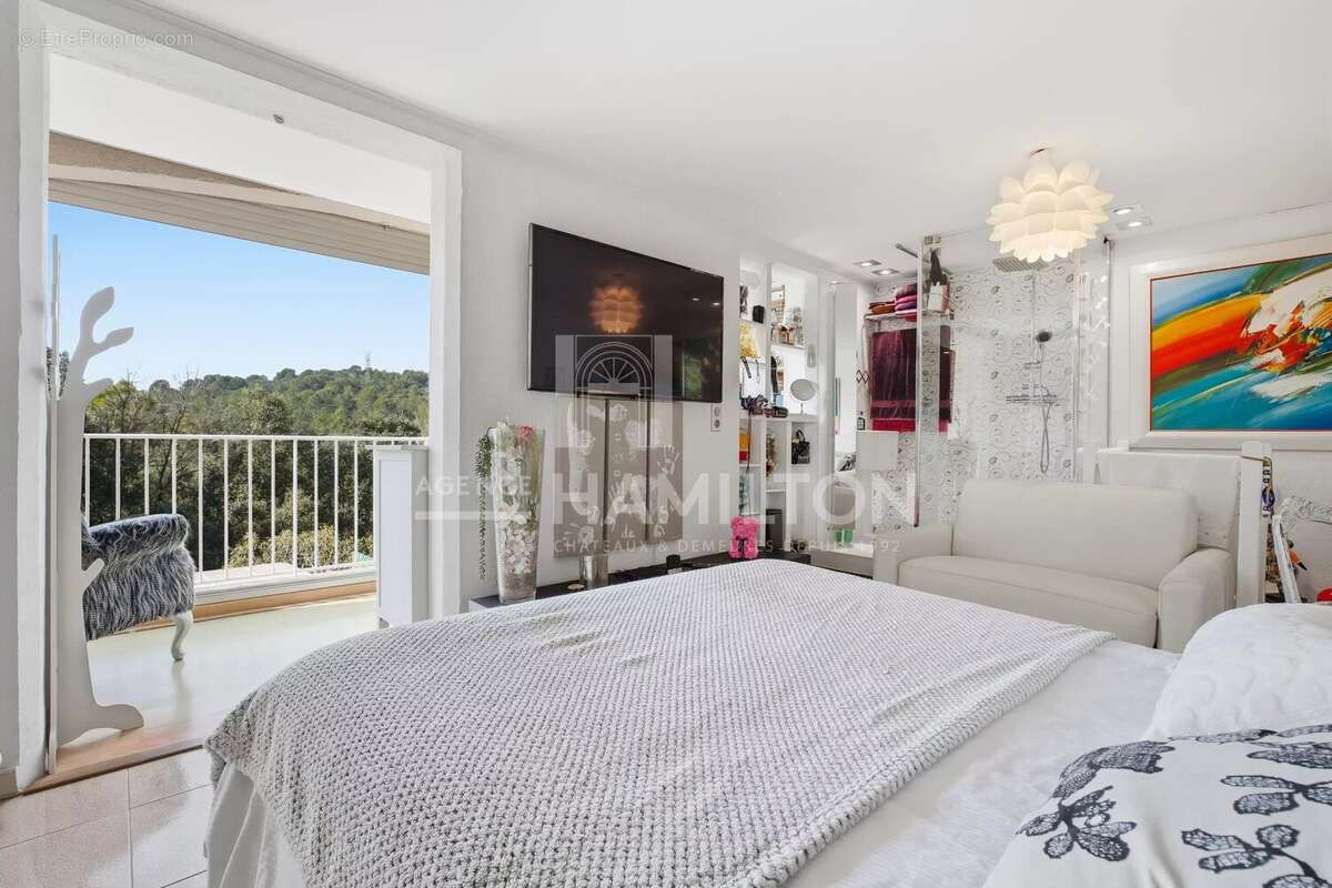 Appartement à VALBONNE