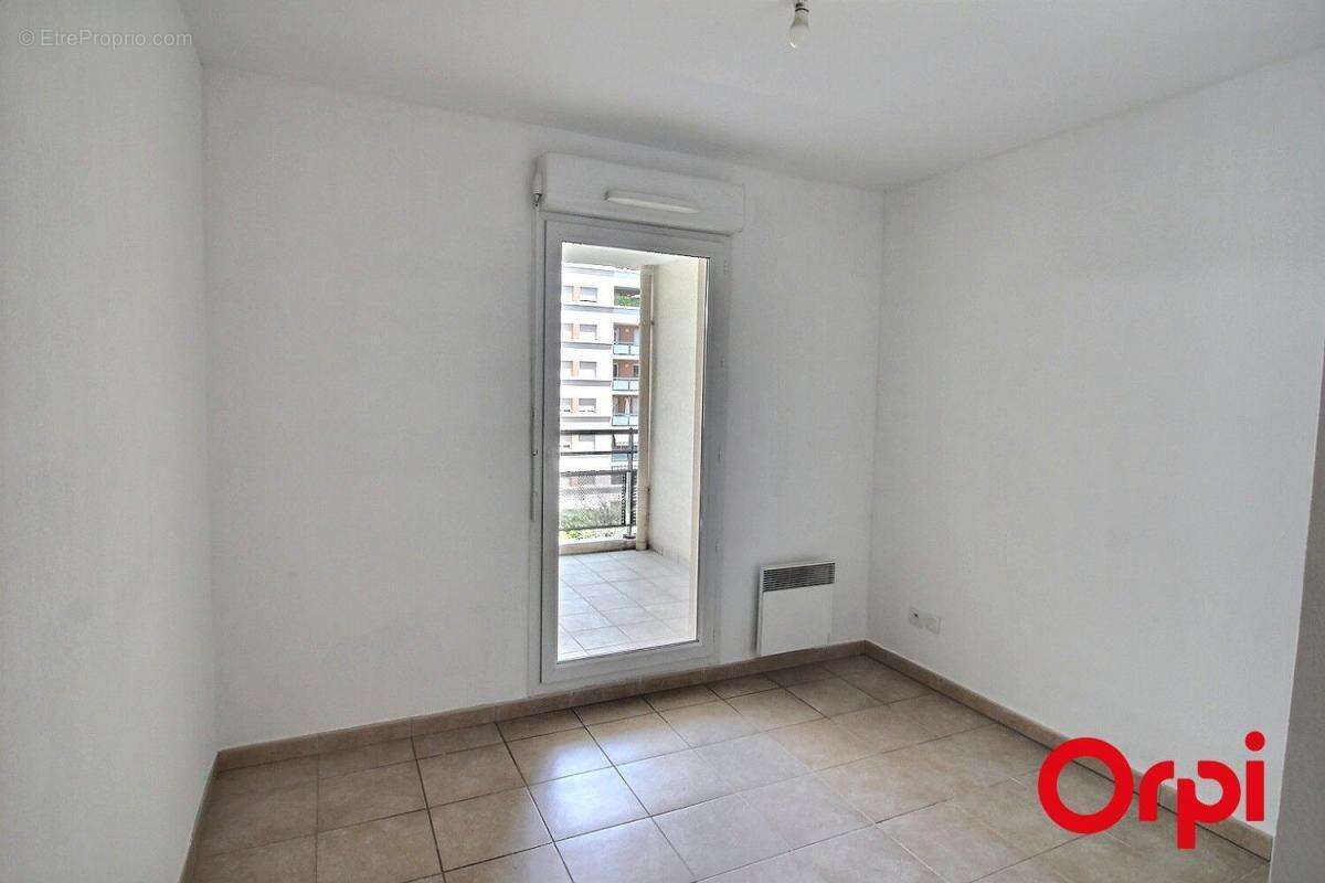 Appartement à MARSEILLE-4E