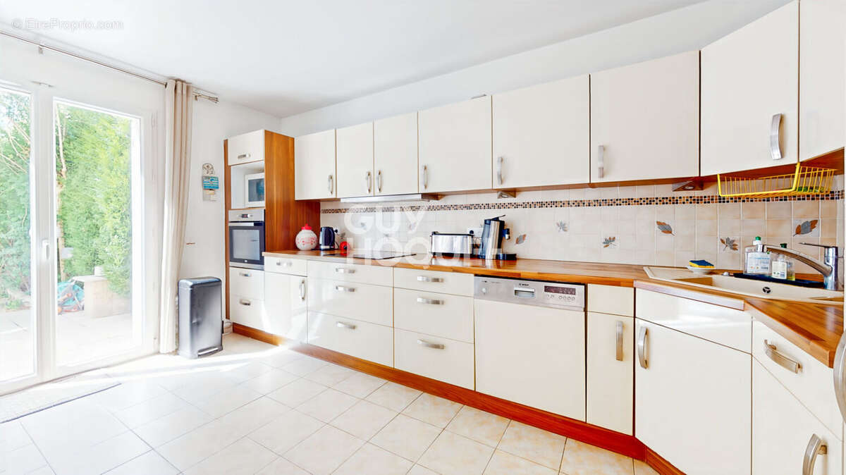 Maison à BUSSY-SAINT-GEORGES