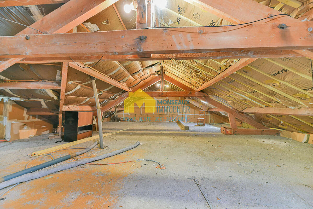 Plain pied - 130 m2 - 4 chambres -  basilique de longpont - combles amenageables - photo 15